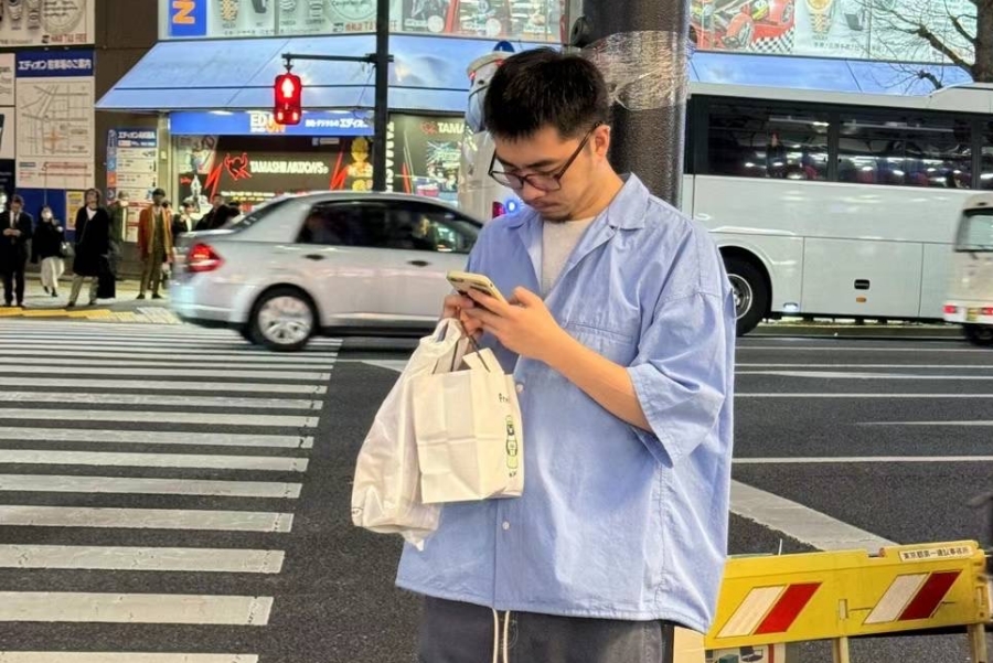 Creative Minds: Ata Zhao is still waiting for aliens, and writing ads in the meantime