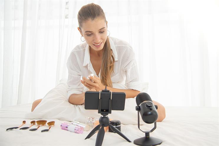 Ad regulator tells brands and influencers not to use misleading beauty filters