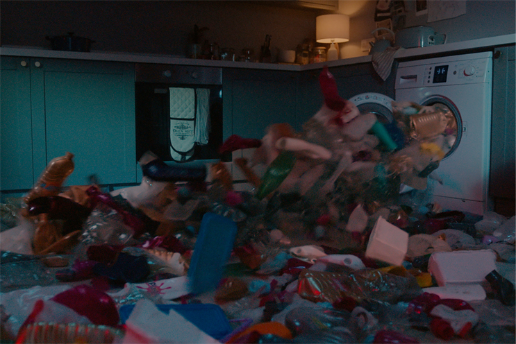 Plastic-vomiting washer highlights Smol's eco-friendly packaging