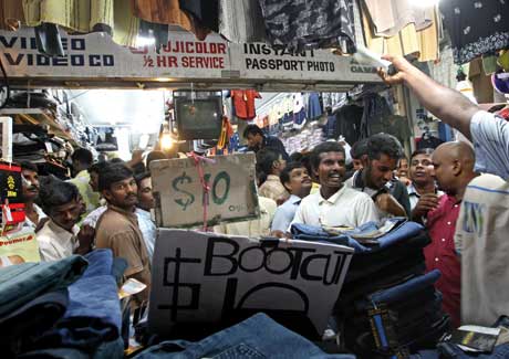 INSIGHT: Modern bazaar shopping bridges retail gap in India